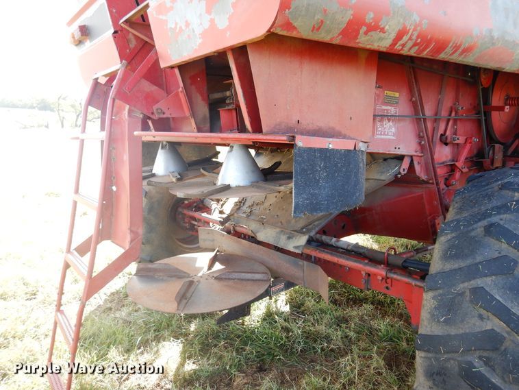 image for item DM5169 1989 Case IH 1680  RWA combine