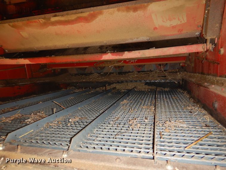 image for item DM5169 1989 Case IH 1680  RWA combine