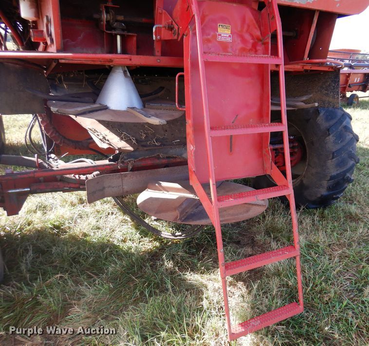 image for item DM5169 1989 Case IH 1680  RWA combine