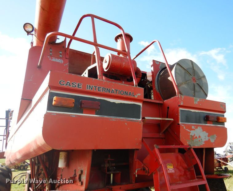 image for item DM5169 1989 Case IH 1680  RWA combine