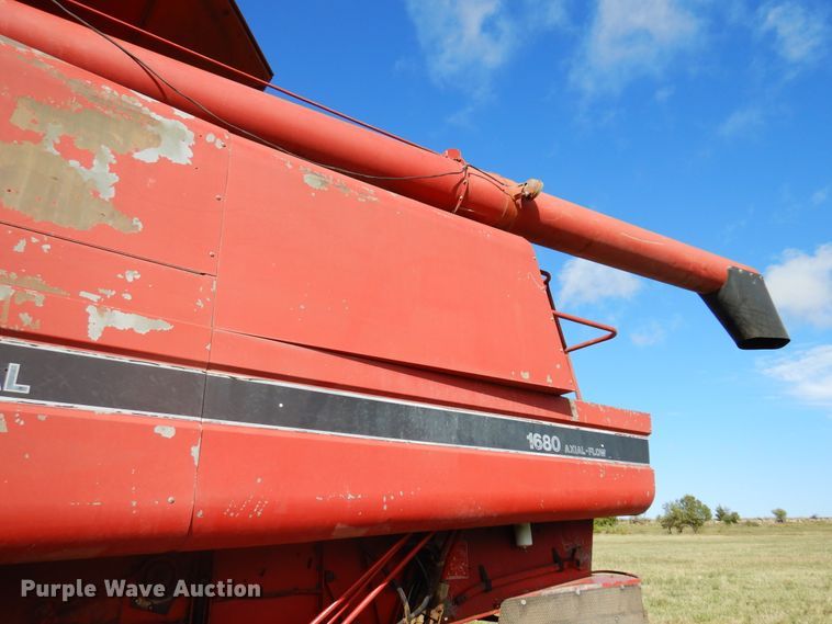 image for item DM5169 1989 Case IH 1680  RWA combine