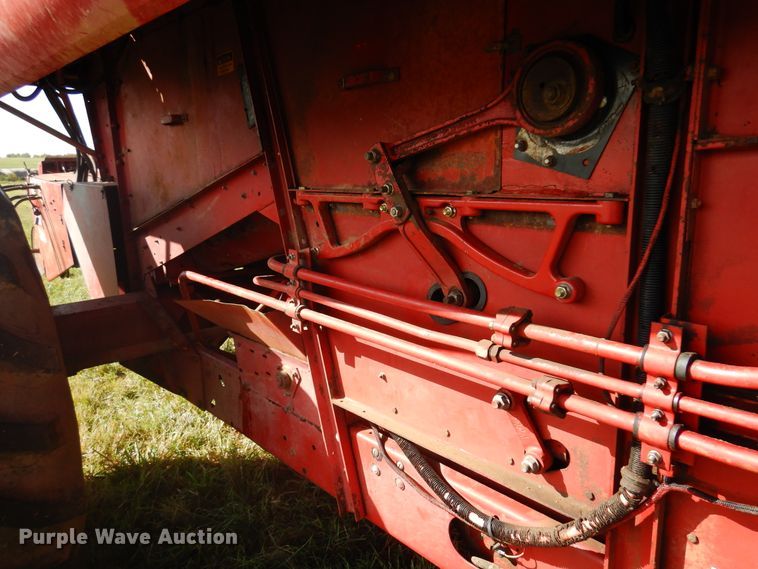 image for item DM5169 1989 Case IH 1680  RWA combine