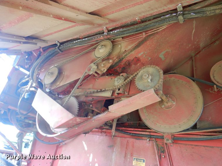 image for item DM5169 1989 Case IH 1680  RWA combine