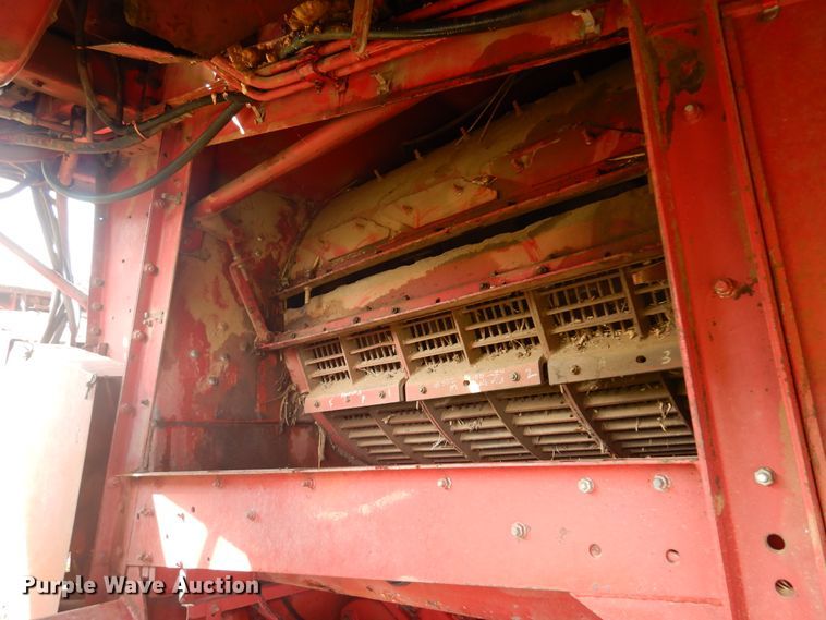 image for item DM5169 1989 Case IH 1680  RWA combine