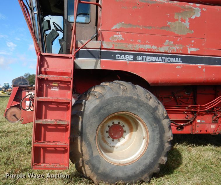 image for item DM5169 1989 Case IH 1680  RWA combine