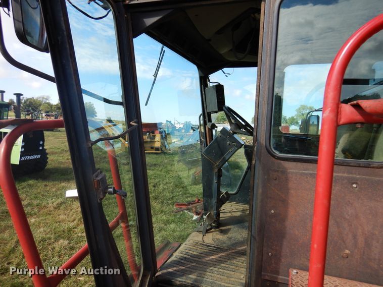 image for item DM5169 1989 Case IH 1680  RWA combine