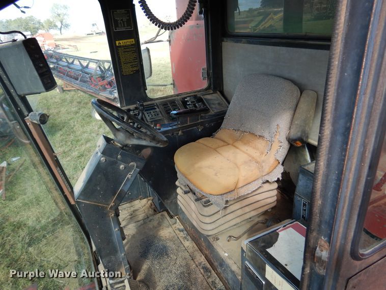 image for item DM5169 1989 Case IH 1680  RWA combine