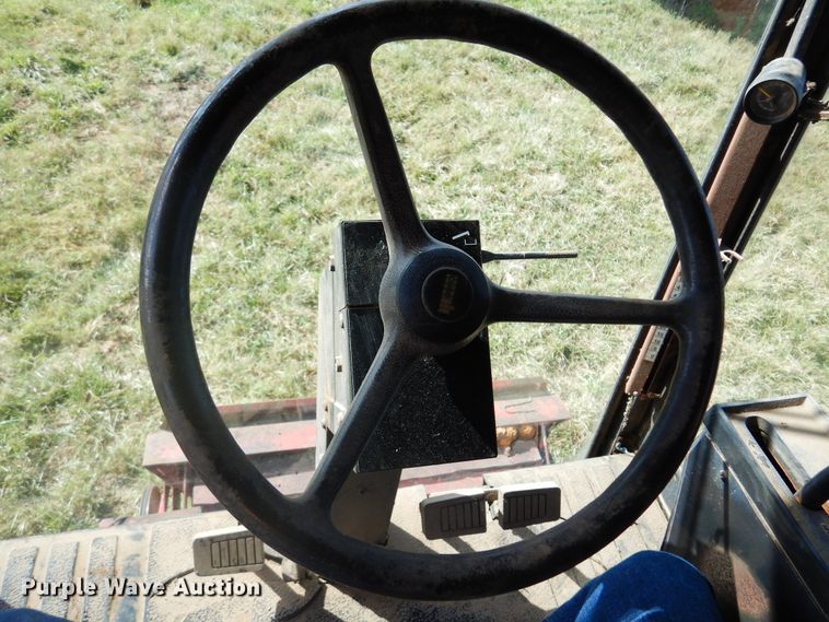 image for item DM5169 1989 Case IH 1680  RWA combine