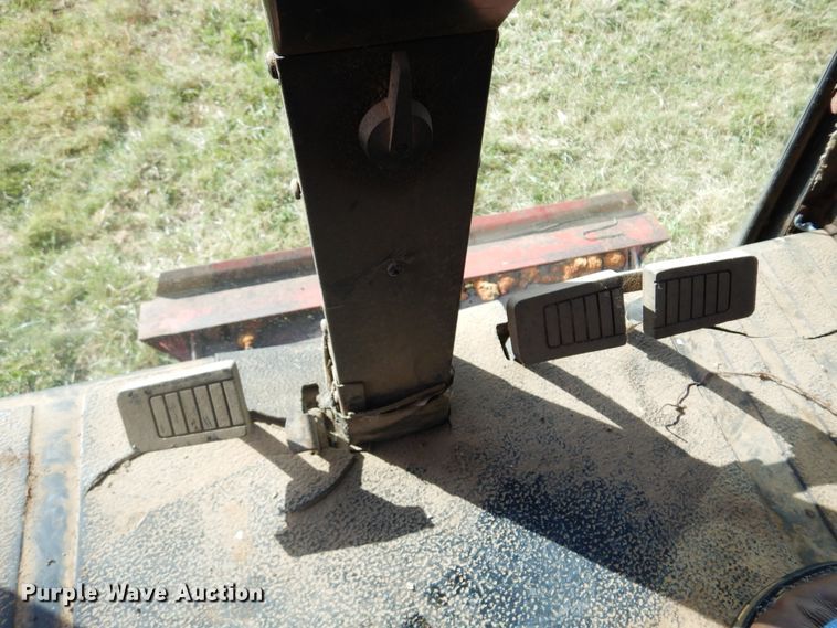 image for item DM5169 1989 Case IH 1680  RWA combine