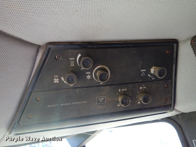 image for item DM5169 1989 Case IH 1680  RWA combine