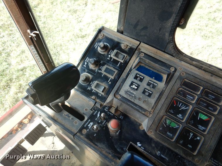 image for item DM5169 1989 Case IH 1680  RWA combine