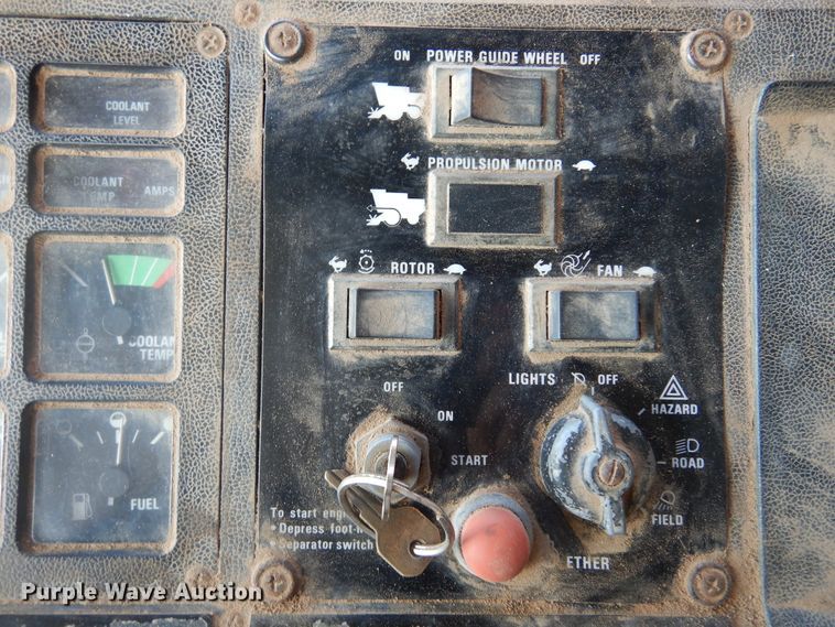 image for item DM5169 1989 Case IH 1680  RWA combine