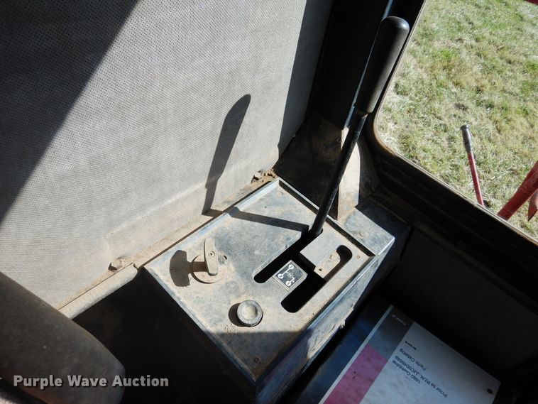 image for item DM5169 1989 Case IH 1680  RWA combine