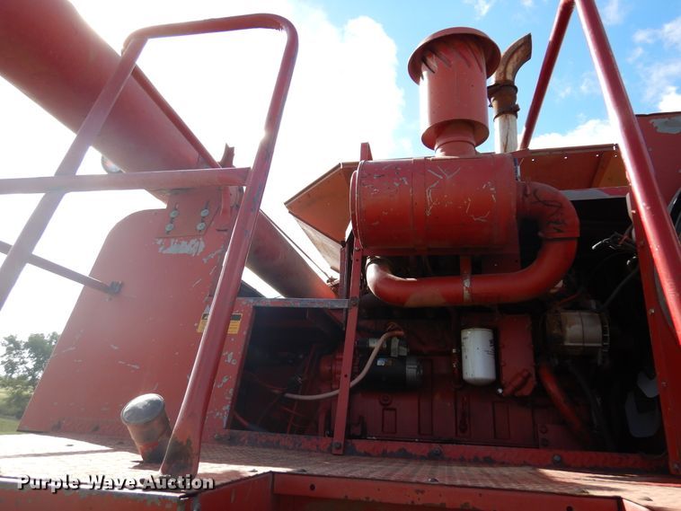 image for item DM5169 1989 Case IH 1680  RWA combine