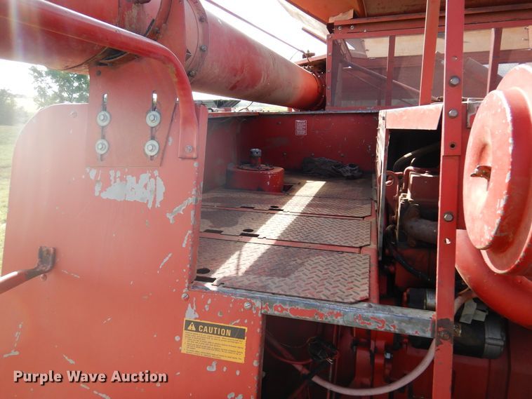 image for item DM5169 1989 Case IH 1680  RWA combine