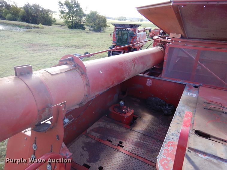 image for item DM5169 1989 Case IH 1680  RWA combine