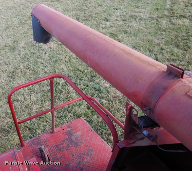 image for item DM5169 1989 Case IH 1680  RWA combine