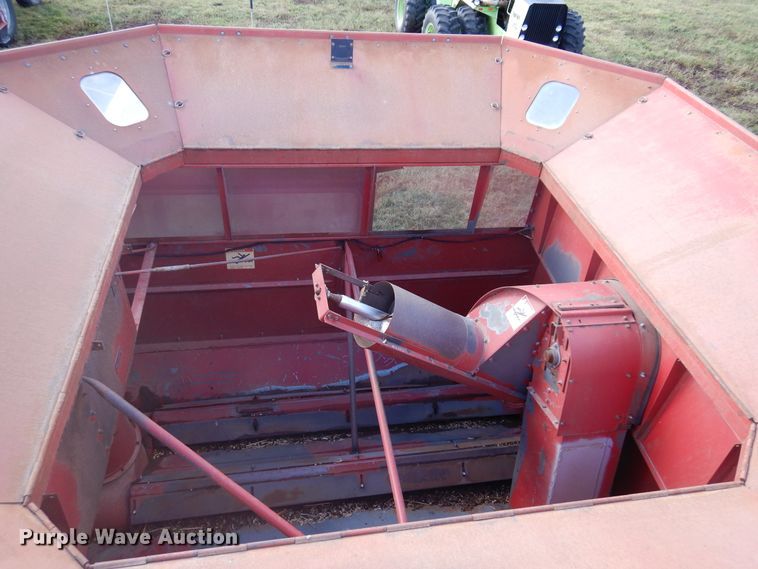 image for item DM5169 1989 Case IH 1680  RWA combine