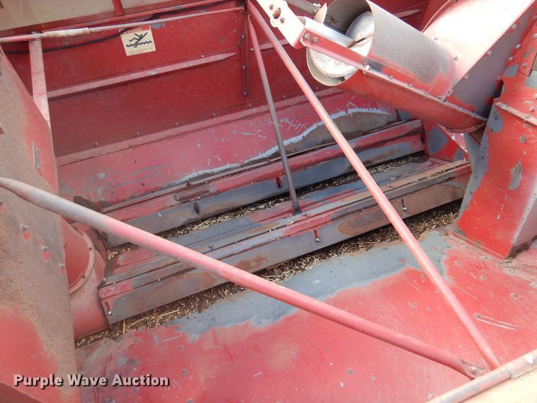image for item DM5169 1989 Case IH 1680  RWA combine