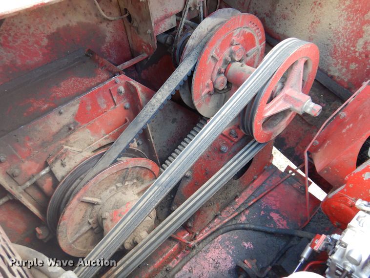 image for item DM5169 1989 Case IH 1680  RWA combine