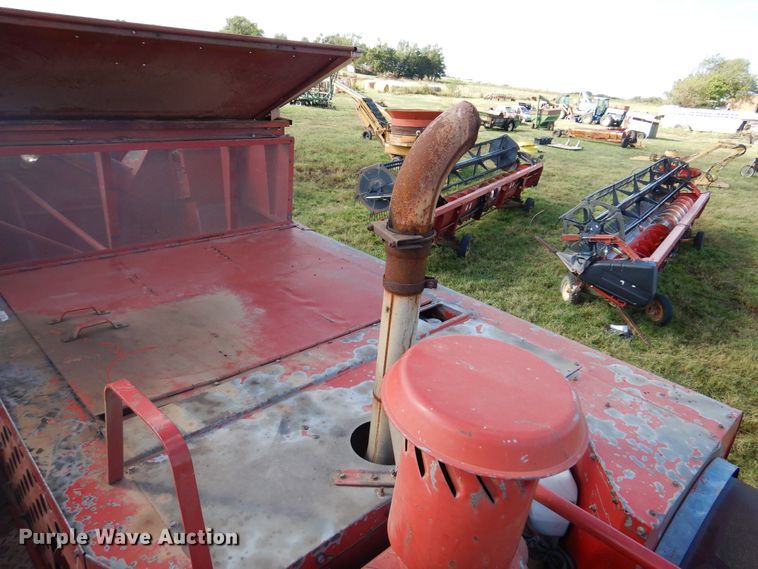 image for item DM5169 1989 Case IH 1680  RWA combine