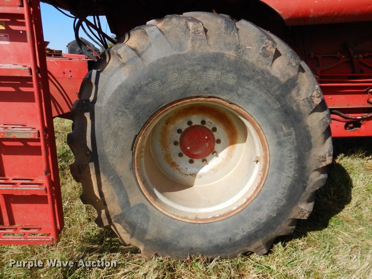 image for item DM5169 1989 Case IH 1680  RWA combine