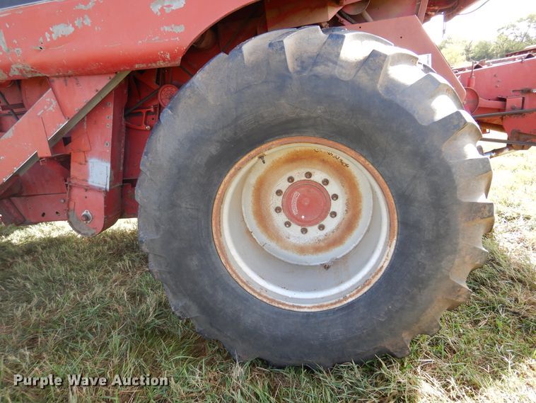 image for item DM5169 1989 Case IH 1680  RWA combine