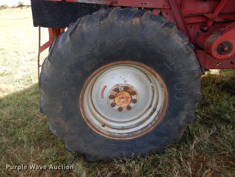 image for item DM5169 1989 Case IH 1680  RWA combine