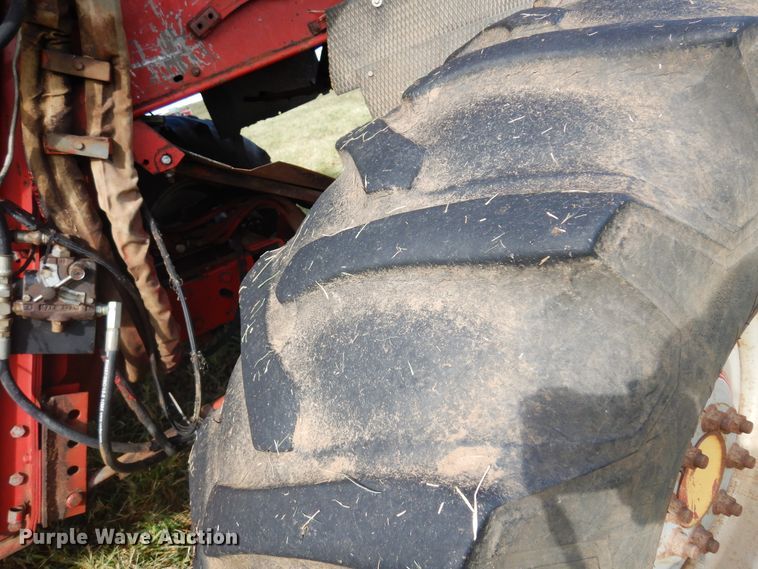 image for item DM5169 1989 Case IH 1680  RWA combine