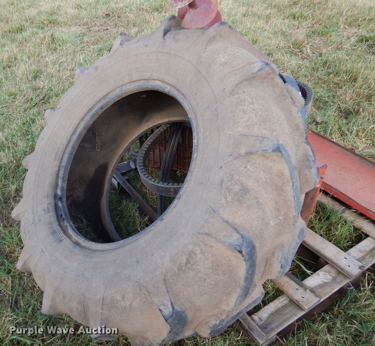 image for item DM5169 1989 Case IH 1680  RWA combine