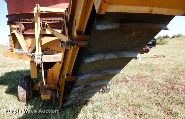 image for item DM5171 HayBuster H-1000  tub grinder