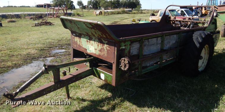 image for item DM5178 John Deere  manure spreader