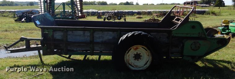 image for item DM5178 John Deere  manure spreader