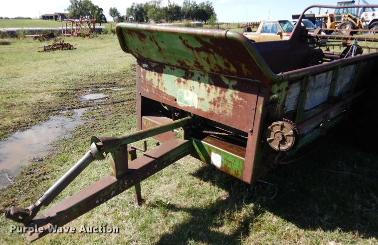 image for item DM5178 John Deere  manure spreader