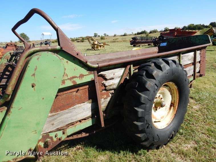 image for item DM5178 John Deere  manure spreader