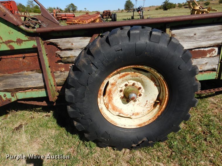 image for item DM5178 John Deere  manure spreader
