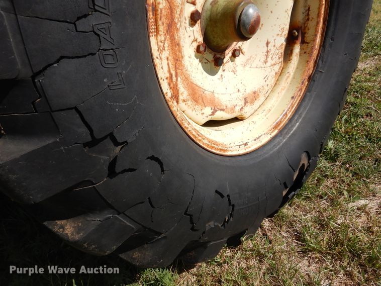 image for item DM5178 John Deere  manure spreader