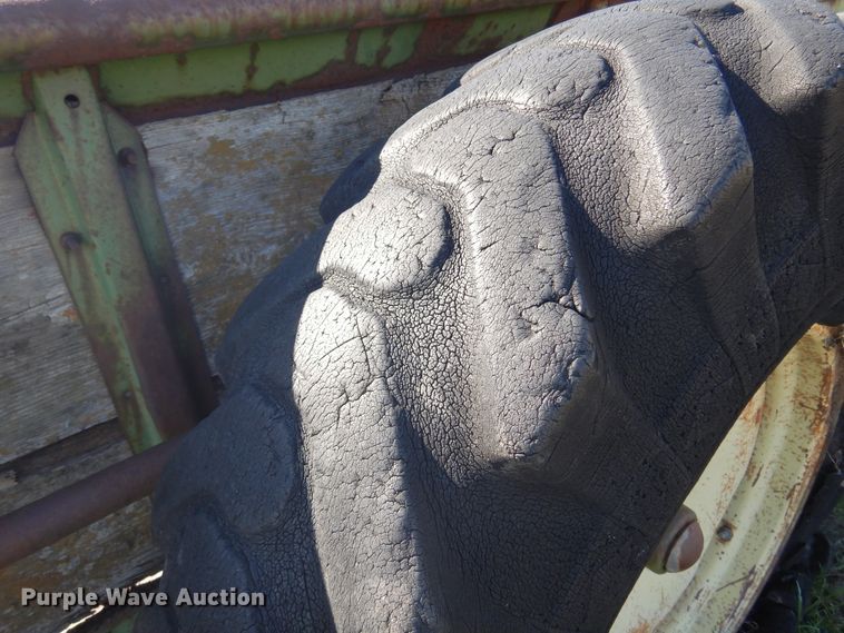 image for item DM5178 John Deere  manure spreader