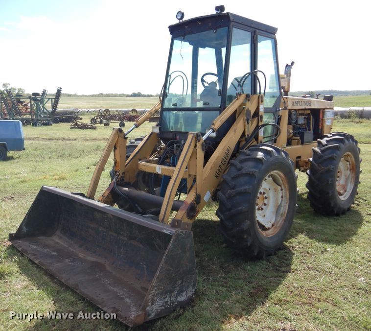 image for item DM5182 Versatile 9030  4WD bi-directional tractor
