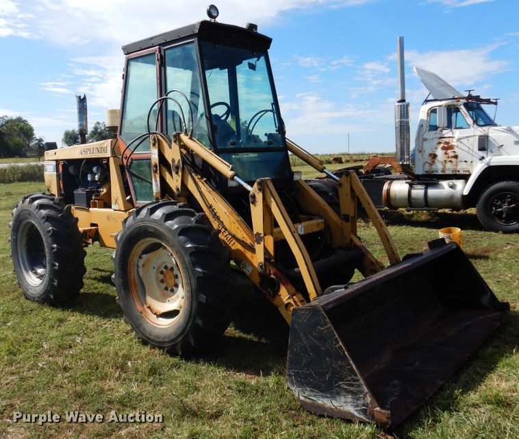 image for item DM5182 Versatile 9030  4WD bi-directional tractor