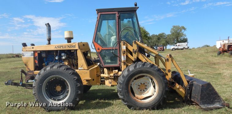 image for item DM5182 Versatile 9030  4WD bi-directional tractor