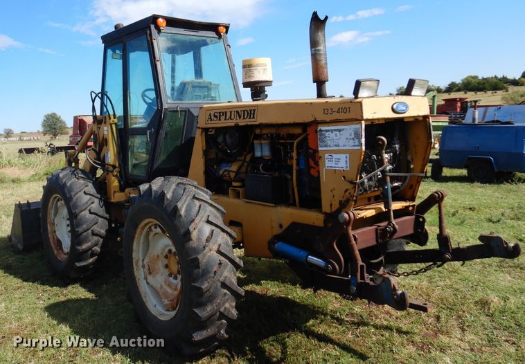 image for item DM5182 Versatile 9030  4WD bi-directional tractor