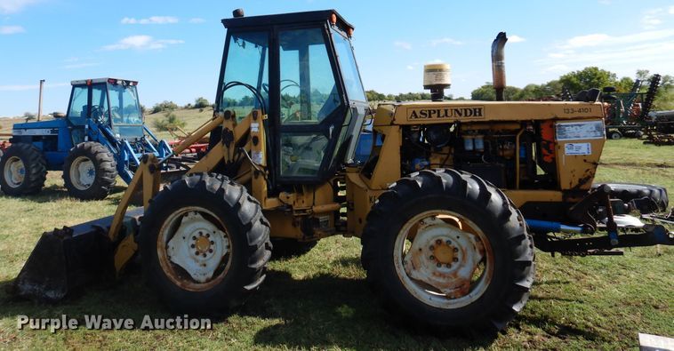 image for item DM5182 Versatile 9030  4WD bi-directional tractor