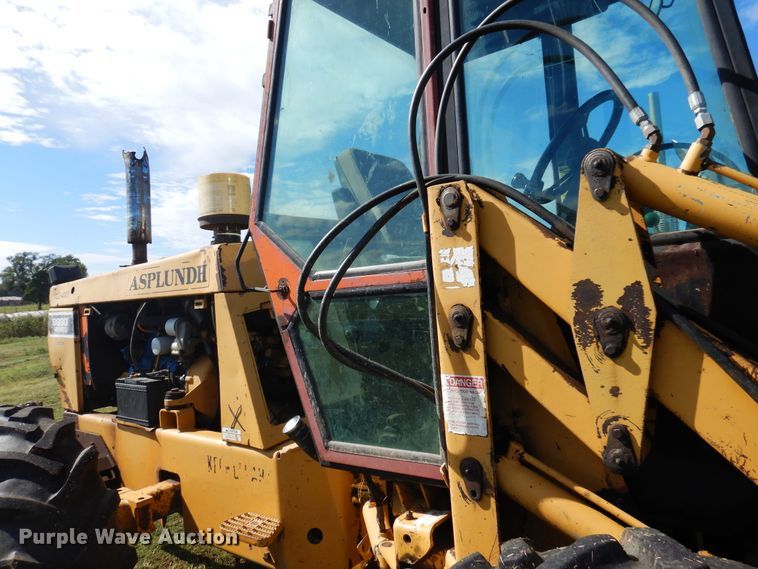 image for item DM5182 Versatile 9030  4WD bi-directional tractor