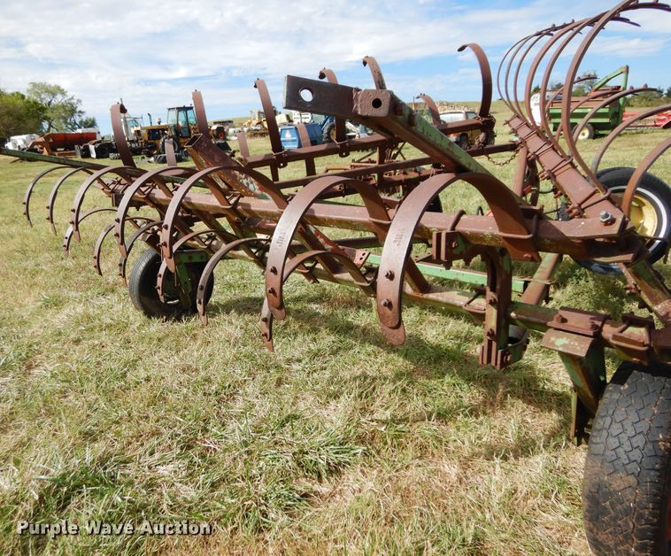 image for item DM5186 John Deere E0100  chisel