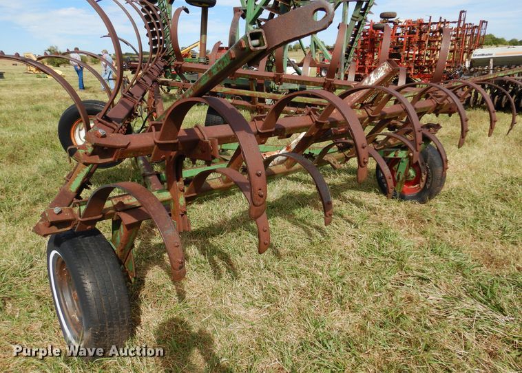 image for item DM5186 John Deere E0100  chisel