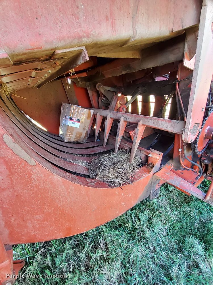 image for item DM5192 1988 Hesston 4900  large square baler