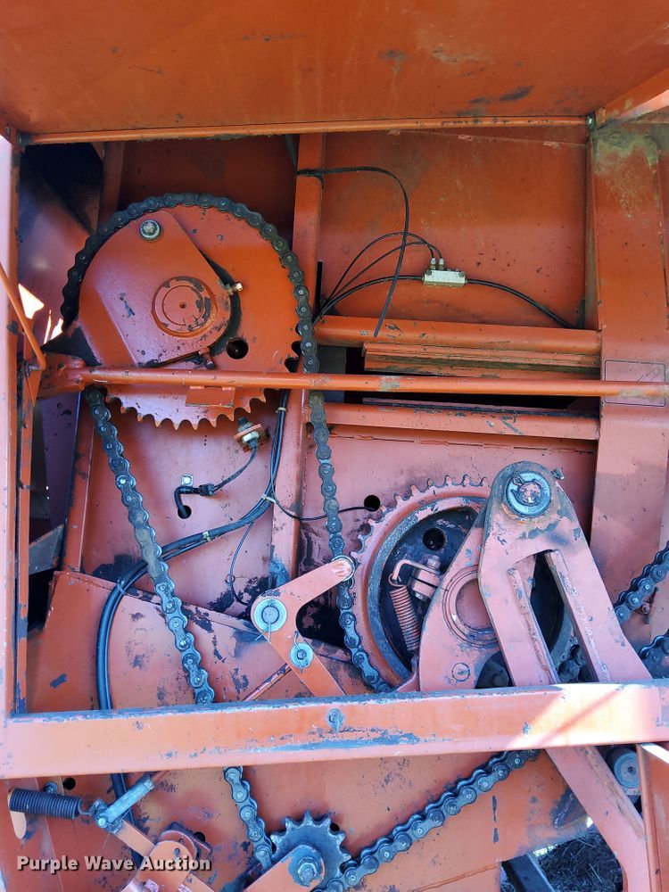 image for item DM5192 1988 Hesston 4900  large square baler