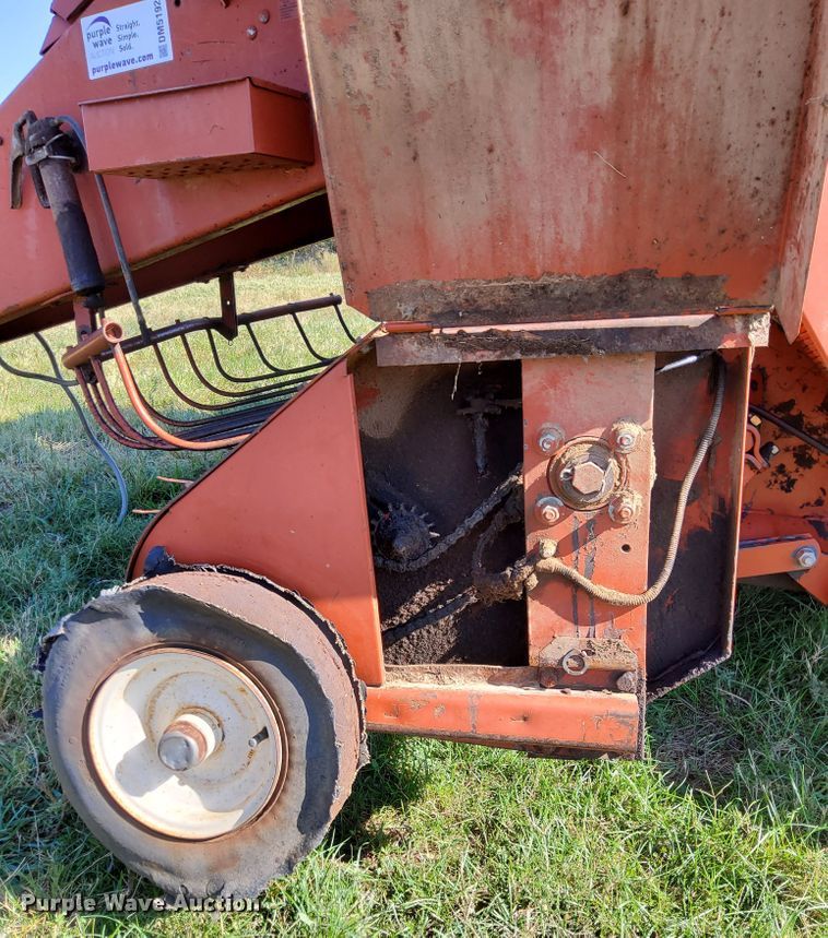 image for item DM5192 1988 Hesston 4900  large square baler