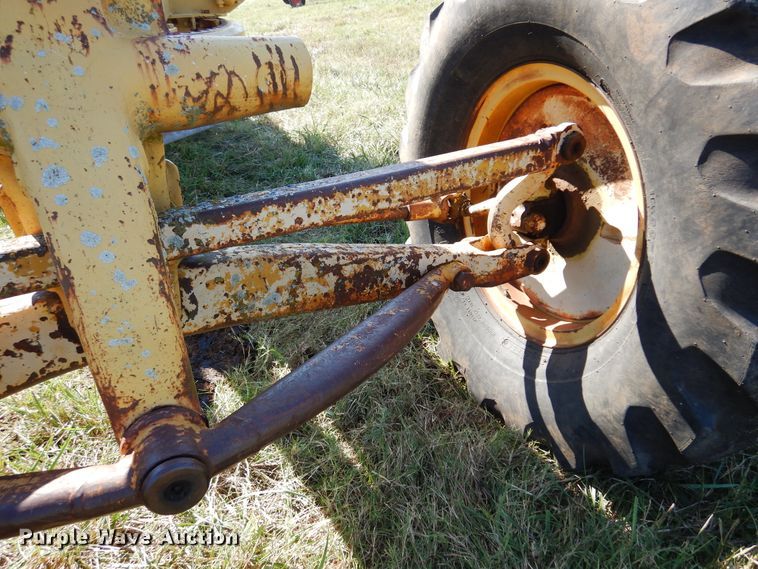 image for item DM5194 Caterpillar 12  rigid frame motor grader